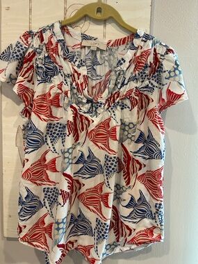 LOFT White Short Sleeve V-Neck Top with Red & Blue Fish Print